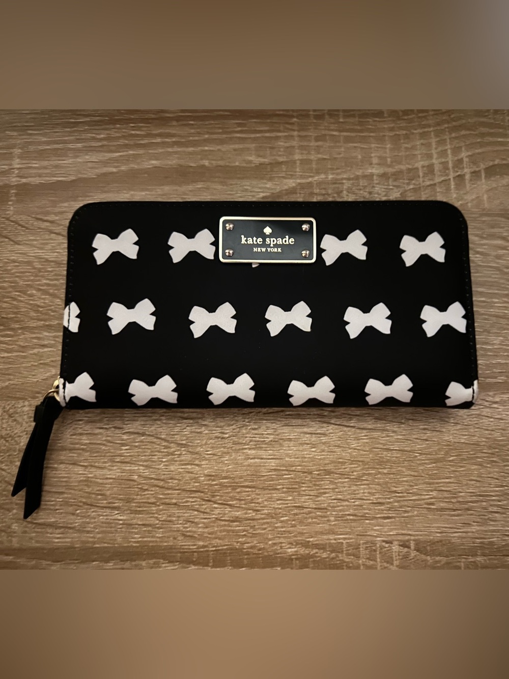 kate Spade New York Wilson Neda Bow Zip Wallet
